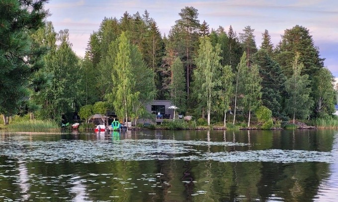 Sandviken Cottage | Sjöhuset - boats, beach, sauna, jetty and barbecue!