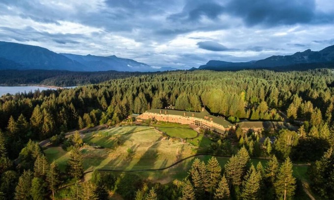 Stevenson House | Skamania Lodge! Close to Columbia River Gorge! Free Parking, Pool