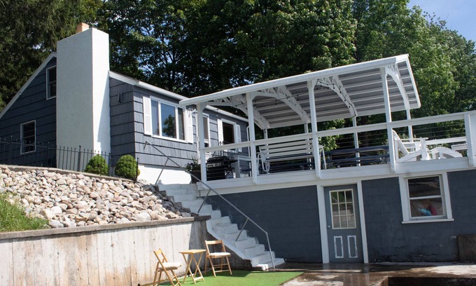 Skaneateles Cottage | Skaneateles Lake Cozy Cottage - Direct Waterfront on Private Lane