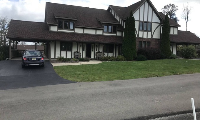 Clymer Condo | Ski and Golf Retreat by Hole 8