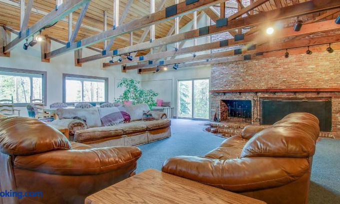 Warrior's Mark Hotel | Ski and Racquet Club Condo