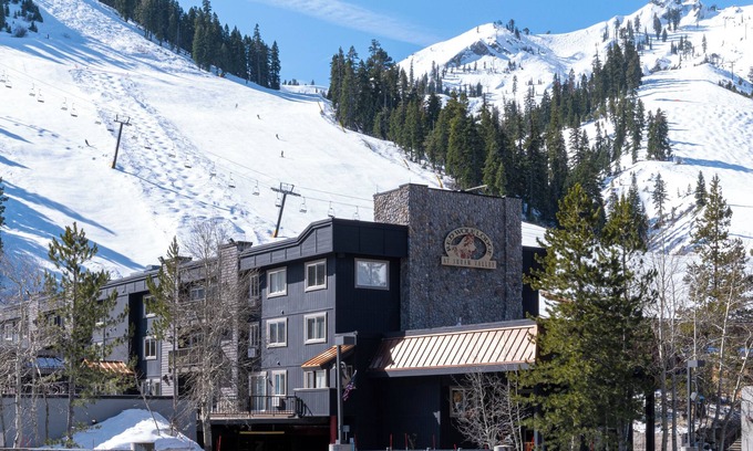 Olympic Valley Hotel | Ski Back to Your Door | 2 Rooms | Full Kitchen | Free Parking