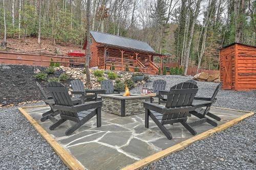 Elizabethton House | SKI Beech Mtn or Sugar Mtn Luxury Cabin with Hot Tub