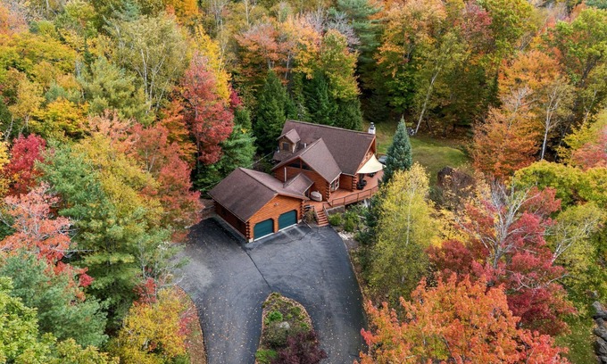 Sunday River Area Cabin | Ski+Hike|LargeGroupEscape|HotTub|FirePit|2GameRms