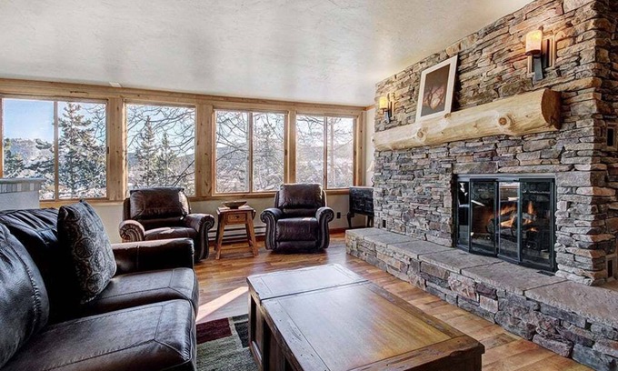 Breckenridge Condo | Ski Hill 27-Walk to Gondola & Main St. - In-Town-Remodeled Condo-On-site Pool/Hot Tub!