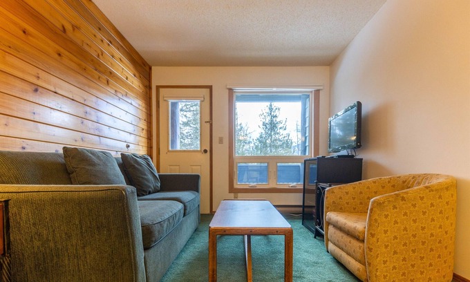 East Kootenay Condo | Ski In/Out Right to the Elk Chairlift