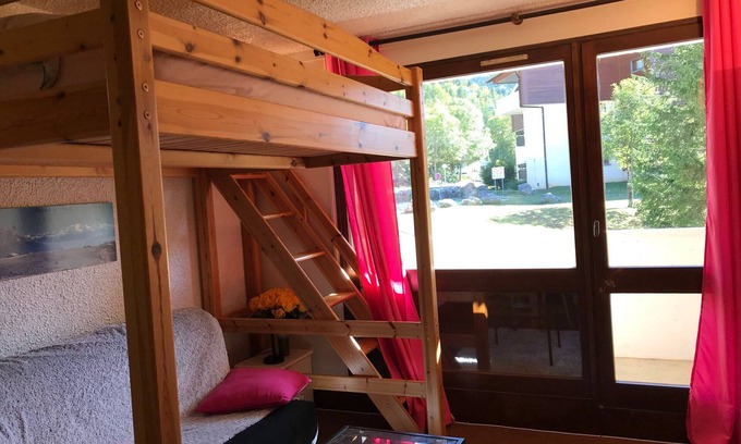 Correncon-en-Vercors Apartment | Ski-in/Ski-out Studio with Balcony in Corrençon-en-Vercors