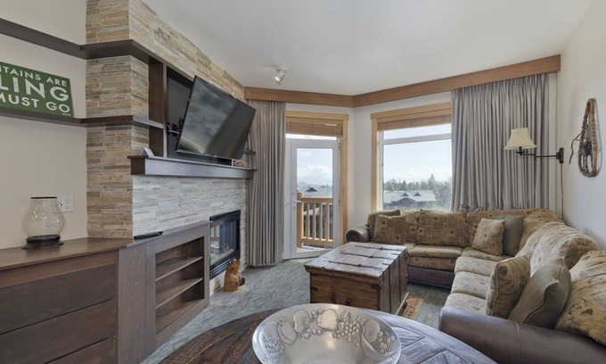 Mammoth Lakes Condo | Ski-in/Ski-out 2Bed 2Bath Sunstone Lodge Condo at Little Eagle Express