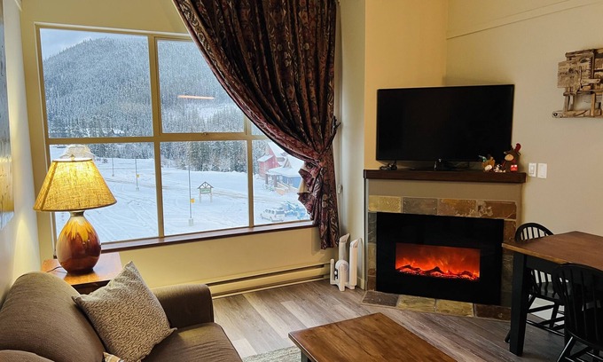 Okanagan-Similkameen Condo | SKI-IN SKI-OUT APEX INN LOFT SUITE - APEX 402