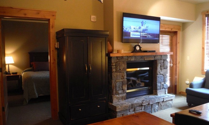 Whitefish Condo | Ski-In/Ski-Out Condo with Valley Views & Hot Tub Access