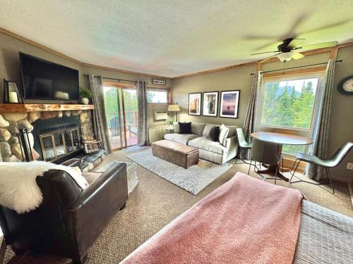 Lutsen House | Ski in Ski out Cozy Studio Condo, Pool, Hot Tub, Views of Moose Mtn
