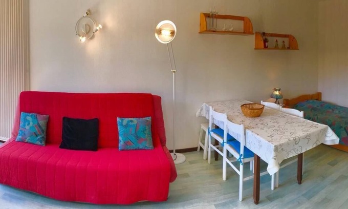 Villard-de-Lans Apartment | Ski-in/ski-out & foot of the slopes, 5th floor, balcony, parking, 36m², Villard de Lans