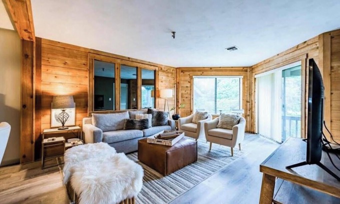 Seven Springs Condo | Ski in/Ski out Modern Chic Condominium