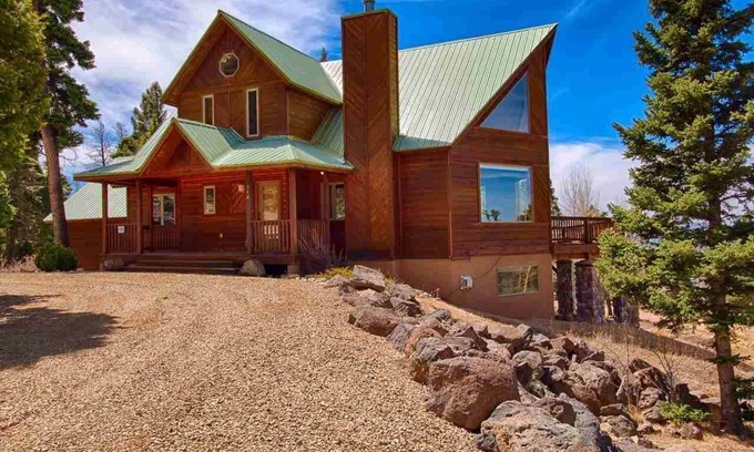 Angel Fire Ski Chalet | Ski-In Ski-Out Mountaintop Chalet at 10,000 Feet