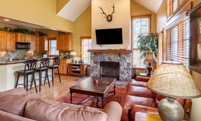 Tamarack Resort House | Ski in/Ski out | Private Hot Tub | Spectacular Mountain Views