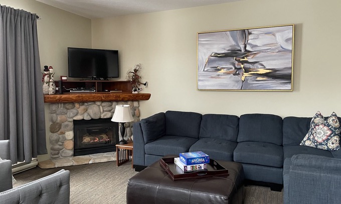 Sun Peaks House | Ski-In Ski-Out Sun Peaks Woodhaven Townhome
