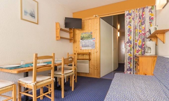 Arc-2000 Apartment | Ski-in studio with balcony and kitchenette, 4 ppl