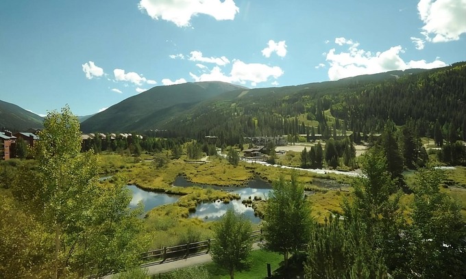 Mountain House Hotel | Ski Resort with Hot Tub! 2 Pet-friendly Units with Free Breakfast and Shuttle!