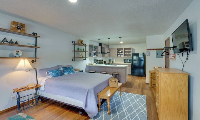 Red River Apartment | Ski Slope & Mtn Views: Waterfront Red River Studio
