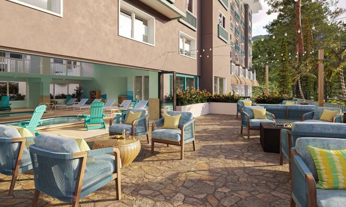 South Lake Tahoe Hotel | Ski, Soak & Sip Cocktails: Experience Diverse Pleasures in One Spot