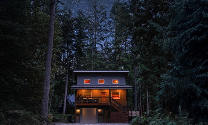 Warnick House | Ski, Soak, Stay! Hot Tub, Game Room w/Ping Pong & Foosball