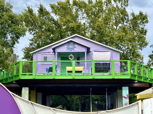 Chestnut House | Sky High Treehouse East Austin