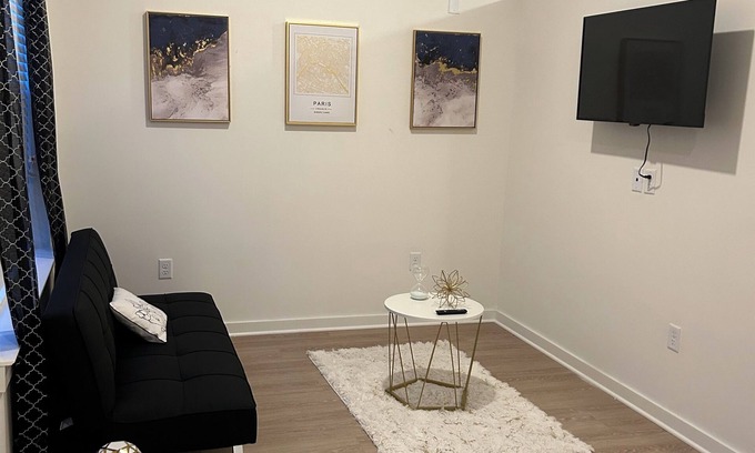 North Chesterfield Apartment | Sky Lounge Pool, Chic Luxury Stay in the City