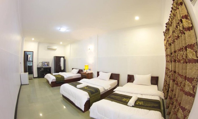 Daun Penh House | SKY Residence - 50m to Museum and Riverside
