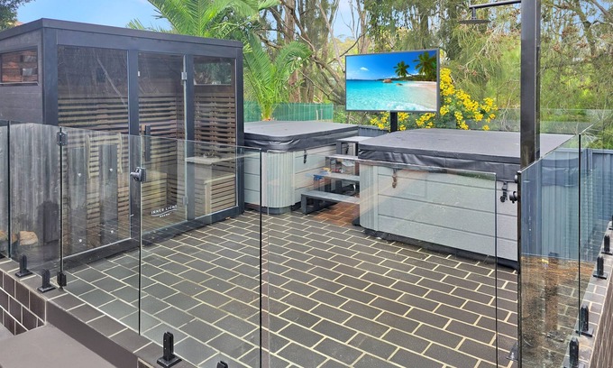 Malua Bay House | Skyes Beach House - Upstairs Accommodation