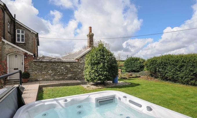 Looe Cottage | Skylarks