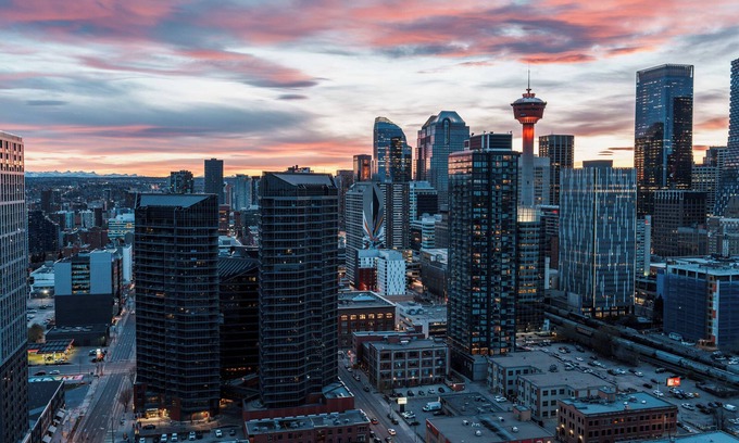 Victoria Park Condo | Skyline Condo | Mountain Views | Walk to Stampede