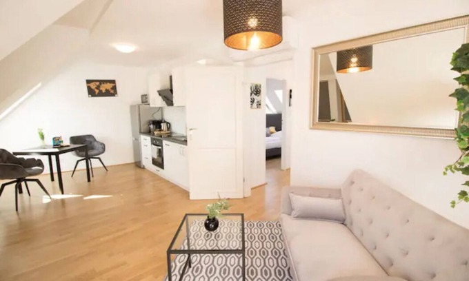 Funfhaus Apartment | Skyline View | LF46