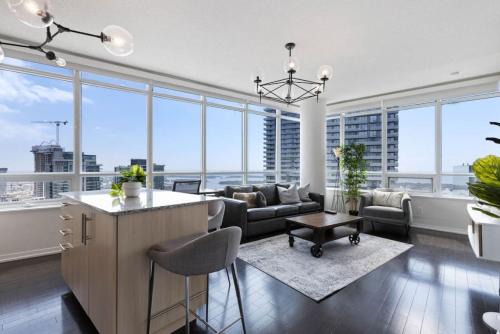 Downtown Toronto House | Skyline Waterfront 2BR plus 2BA wParking near MTCC