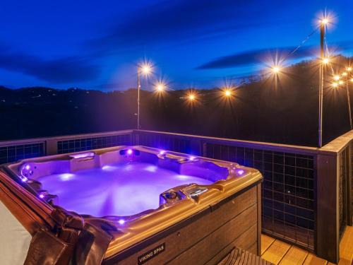 Almond House | Skytop Summit-Hot Tub-Firepit-Big Views