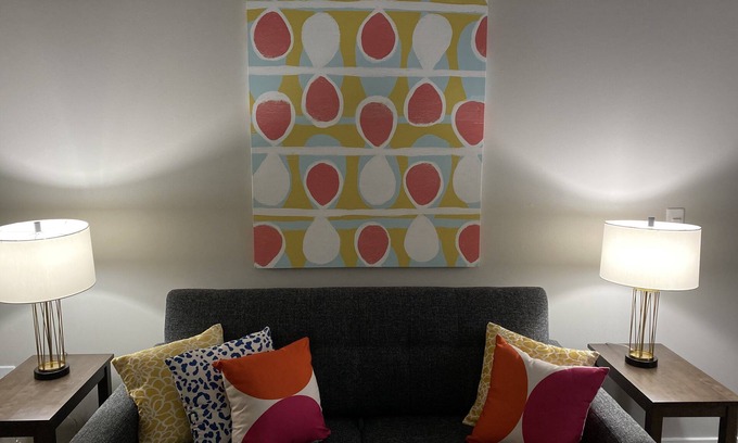 Mile Square Apartment | Skywalk Access, By Lucas Oil Stadium, King Beds, WiFi, Pets Ok