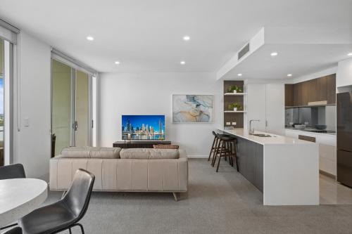 New Farm Apartment | Sleek 2-Bed with Balcony and Communal BBQ Area