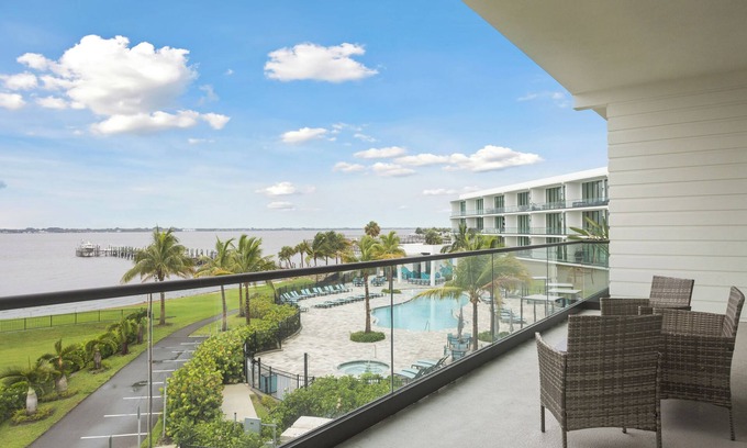 Melbourne Beach Condo | Sleek Coastal Condo with Stunning Riverfront Views and Luxury Amenities