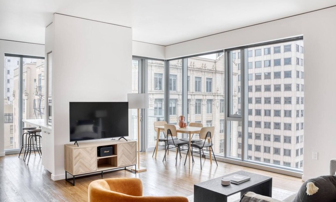 Downtown Seattle Apartment | Sleek Downtown 2BR w/Gym, W/D & BBQ, near Dining & Shops, by Blueground