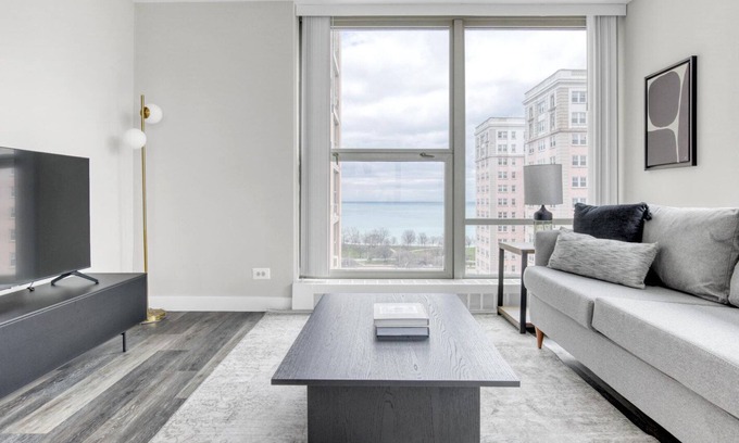 Edgewater Beach Apartment | Sleek Edgewater 1BR w/ Gym, Deck & Lounge, 5 blocks to L, by Blueground