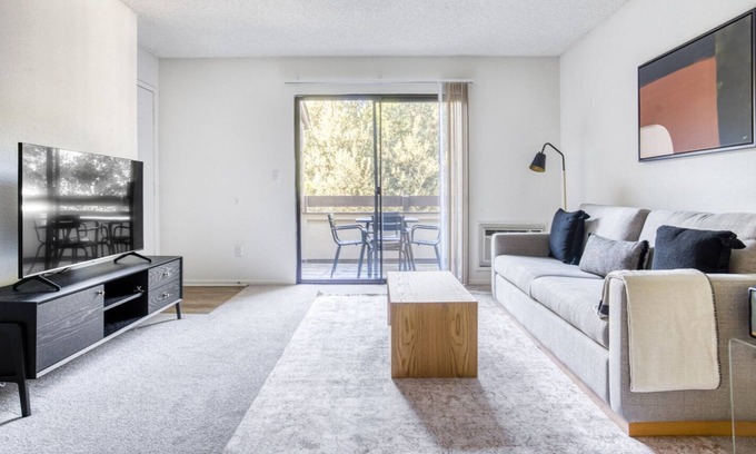 Fremont Apartment | Sleek Fremont 2BR w/ Pool, Gym, W/D, 5 min drive to Tesla, by Blueground