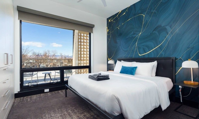 Berkeley Condo | Sleek & Modern Flat w/Views & Private Balcony!