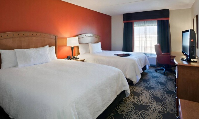 Allen House | Sleek & Modern Rm for Families! Free Breakfast