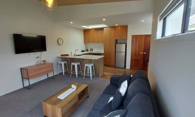 Saint Kilda Apartment | Sleek Suite by the Sand (1-bedroom)