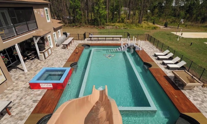 Groveland House | Sleep Up To 54 on 10 Private Acres Of Fun