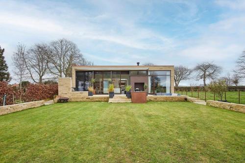 Potter Brompton House | Sleeper Cottage - Sleeps 8