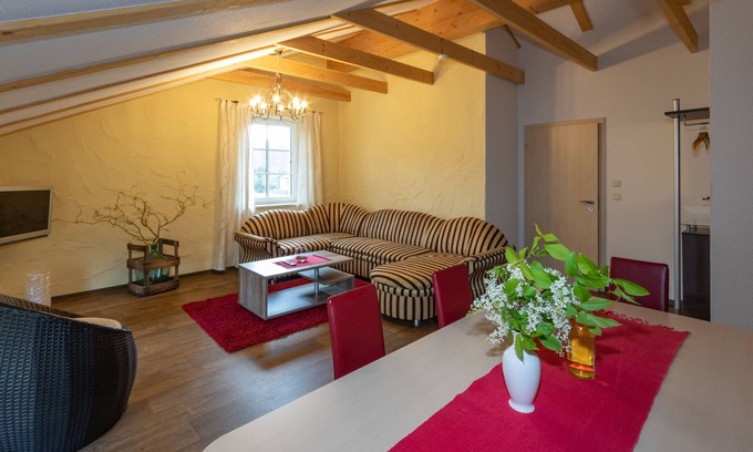 Burg Apartment | Sleeping in the wine barrel 1, bedroom, living room/kitchenette, shower/WC - Fruit dreams Sleeping