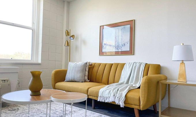 Corryville Apartment | Sleepover: Charming 1BA/1BA + Gym - Cincinnati