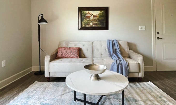 Ferndale House | Sleepover: Dazzling 1BD/1BA + Gym - Little Rock