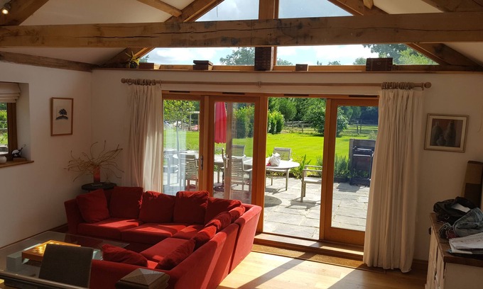 Godalming House | SLEEPS 10-14 - FIVE Bed Rural Oak Framed Home with 3 Studios