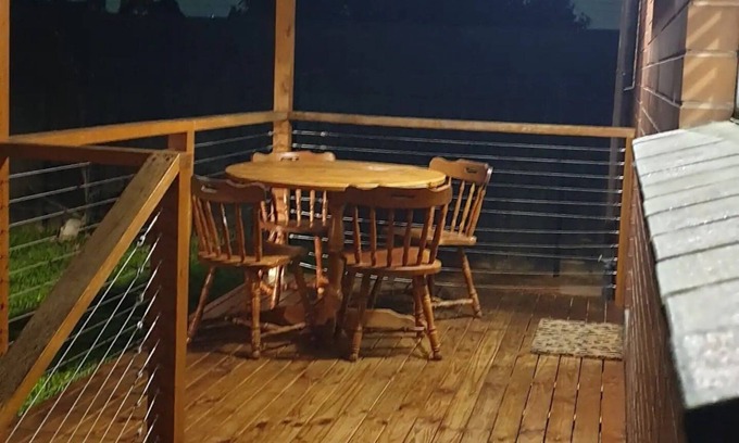 Thomastown House | Sleeps 10. Fully renovated. Close to airport and CBD. Firepit and pool table.